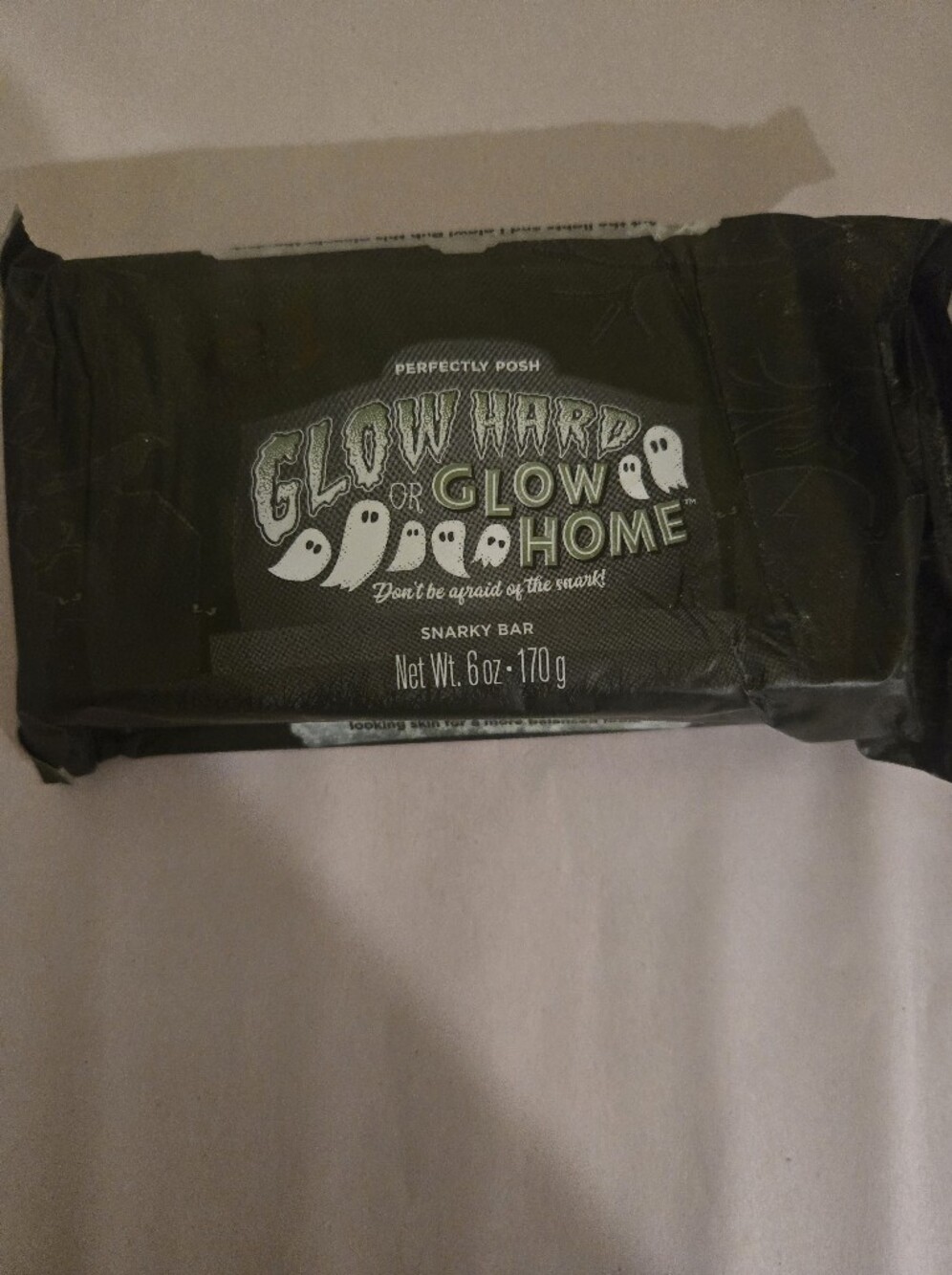 Perfectly Posh Glow In The Dark Exfoliating Soap Bar - Picture 1 of 3